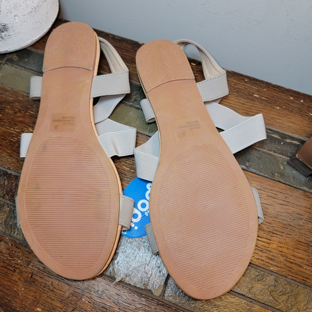 Floopi Sandals - Size 9 - Picture 4 of 4